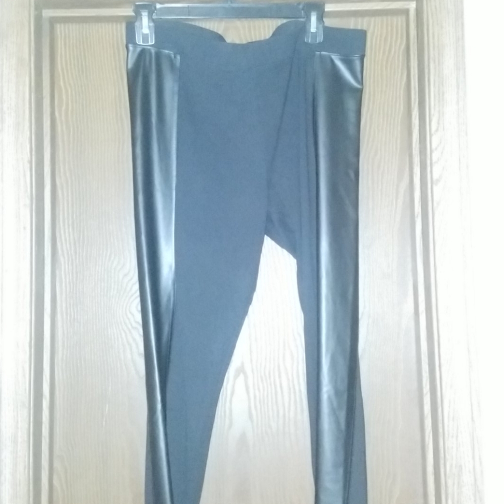 Hue faux leather leggings